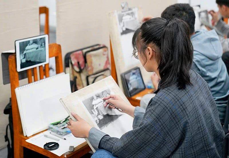 看重慶美術培訓畫室美術生收到錄取通知書都是什么心情？