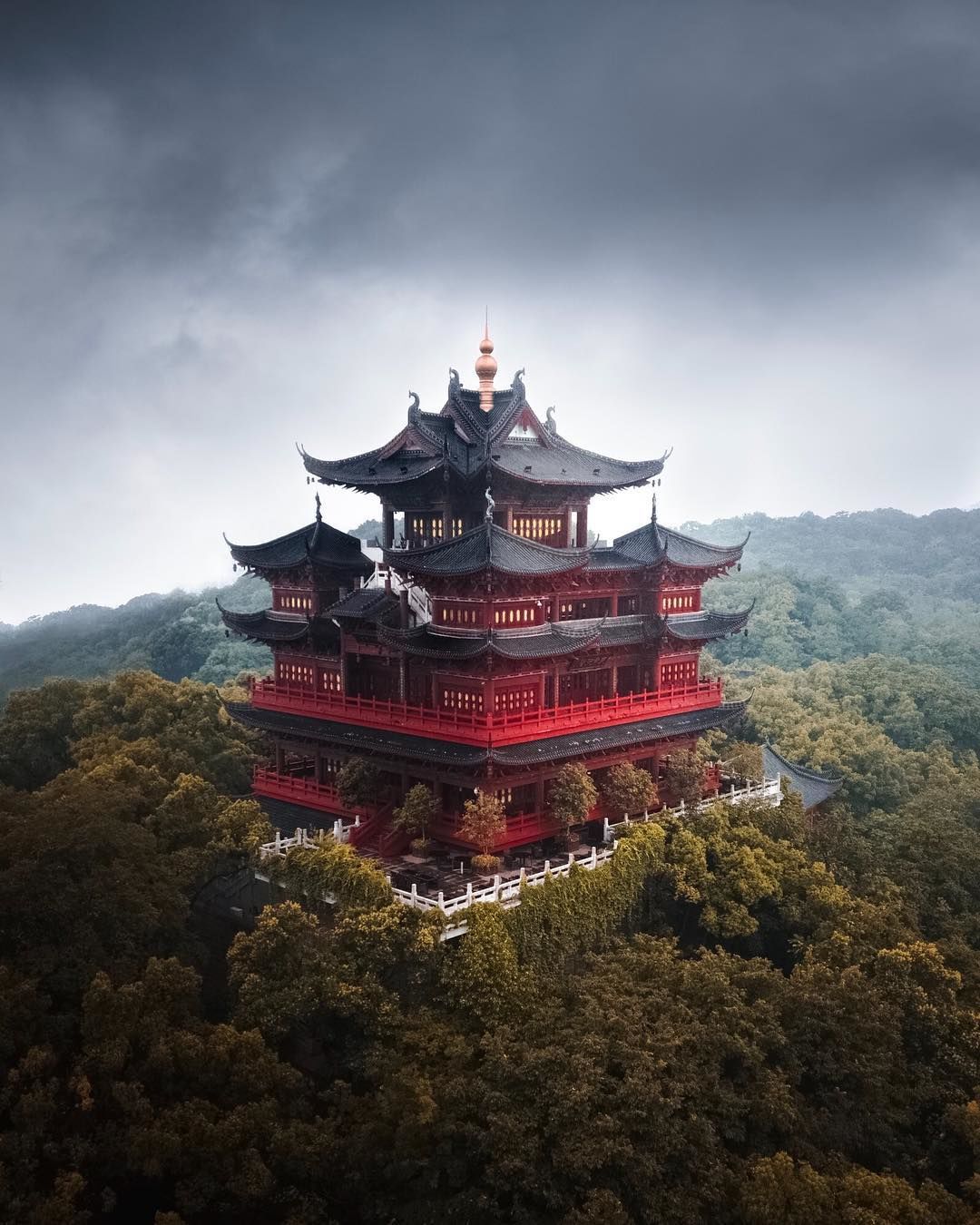 重慶美術培訓：90后英國小伙拍出了水墨畫的中國，意外刷屏網絡！