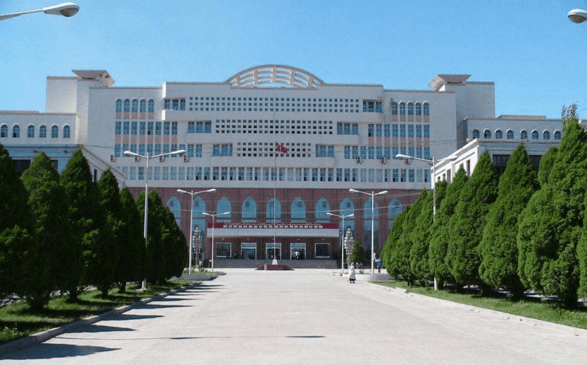為什么重慶美術培訓畫室美術生，一定要優先考慮藝術類院校？
