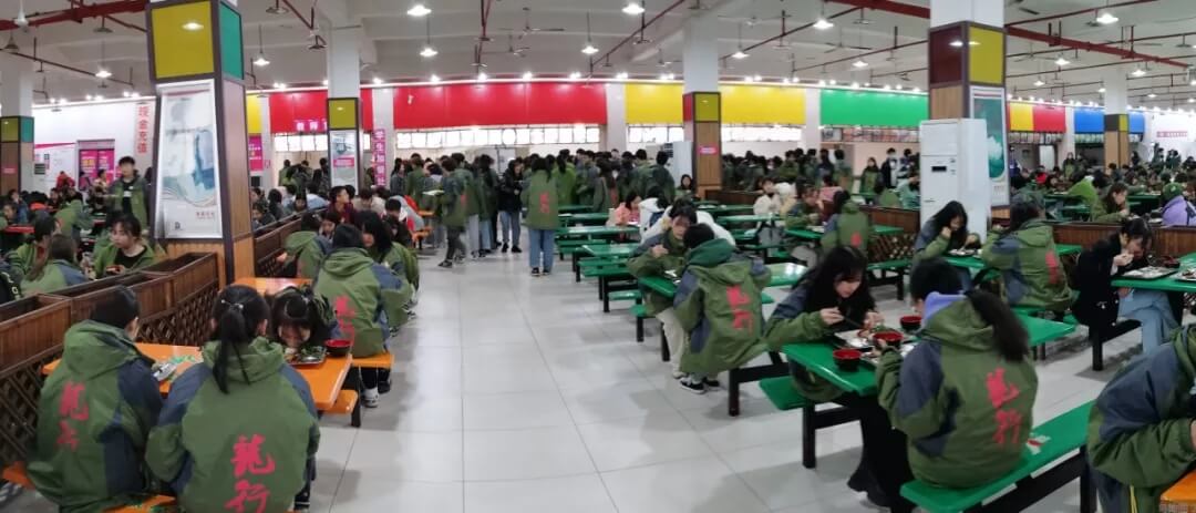 熱烈歡迎四川省藝術生前來龍行藝術考察參觀！