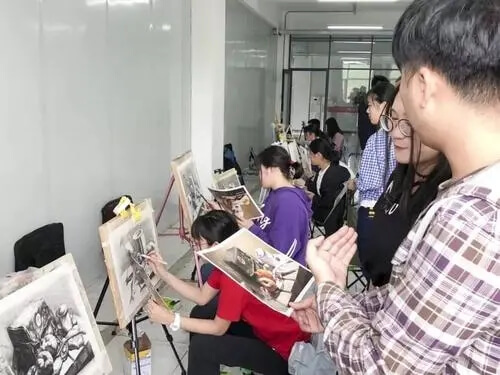 美術集訓在本地找畫室好，還是到外地找畫室好？
