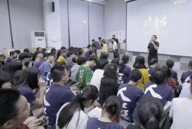 集訓時美術老師是如何度過每一天的？