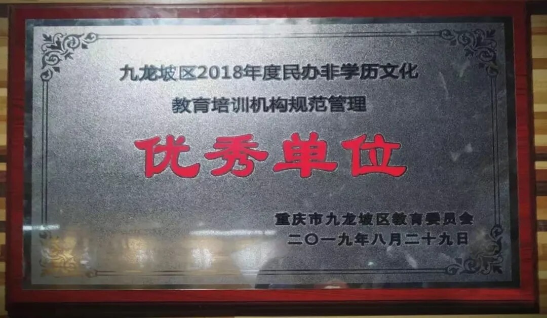 趕緊報(bào)完名，抓緊時(shí)間畫畫  糾結(jié)的時(shí)間不如多畫幾個(gè)速寫  你糾結(jié)的時(shí)候別人已經(jīng)報(bào)完名在畫了~    復(fù)課福利領(lǐng)取  疫情期間這些名師課堂你是否錯(cuò)過打卡了？  現(xiàn)將龍行線上數(shù)百場名師課程免費(fèi)分享給你速度領(lǐng)取！